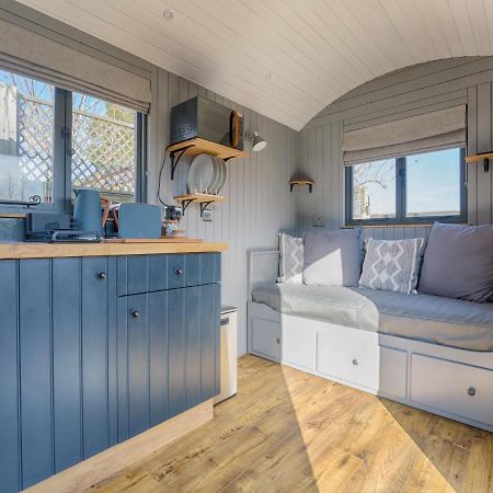 Pass The Keys Whitstable Shepherds Hut Minutes From The Harbour 외부 사진