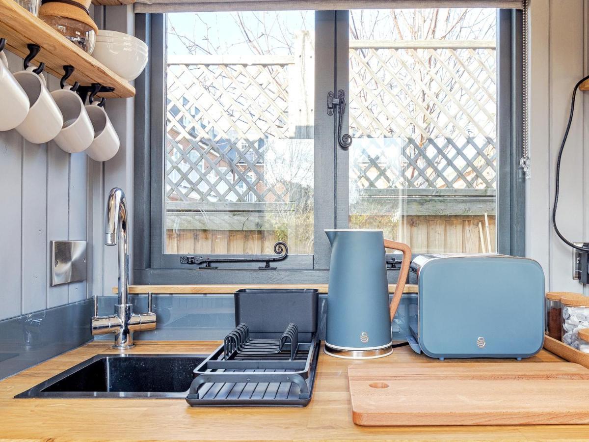 Pass The Keys Whitstable Shepherds Hut Minutes From The Harbour 외부 사진