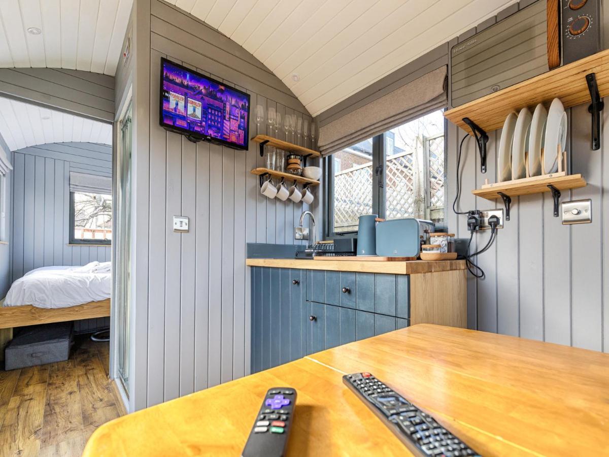 Pass The Keys Whitstable Shepherds Hut Minutes From The Harbour 외부 사진